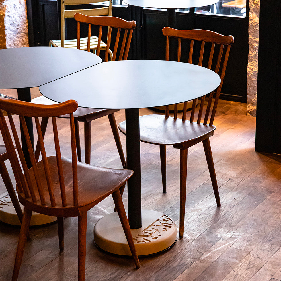 Table de bistro Donut ronde avec un bord coupé