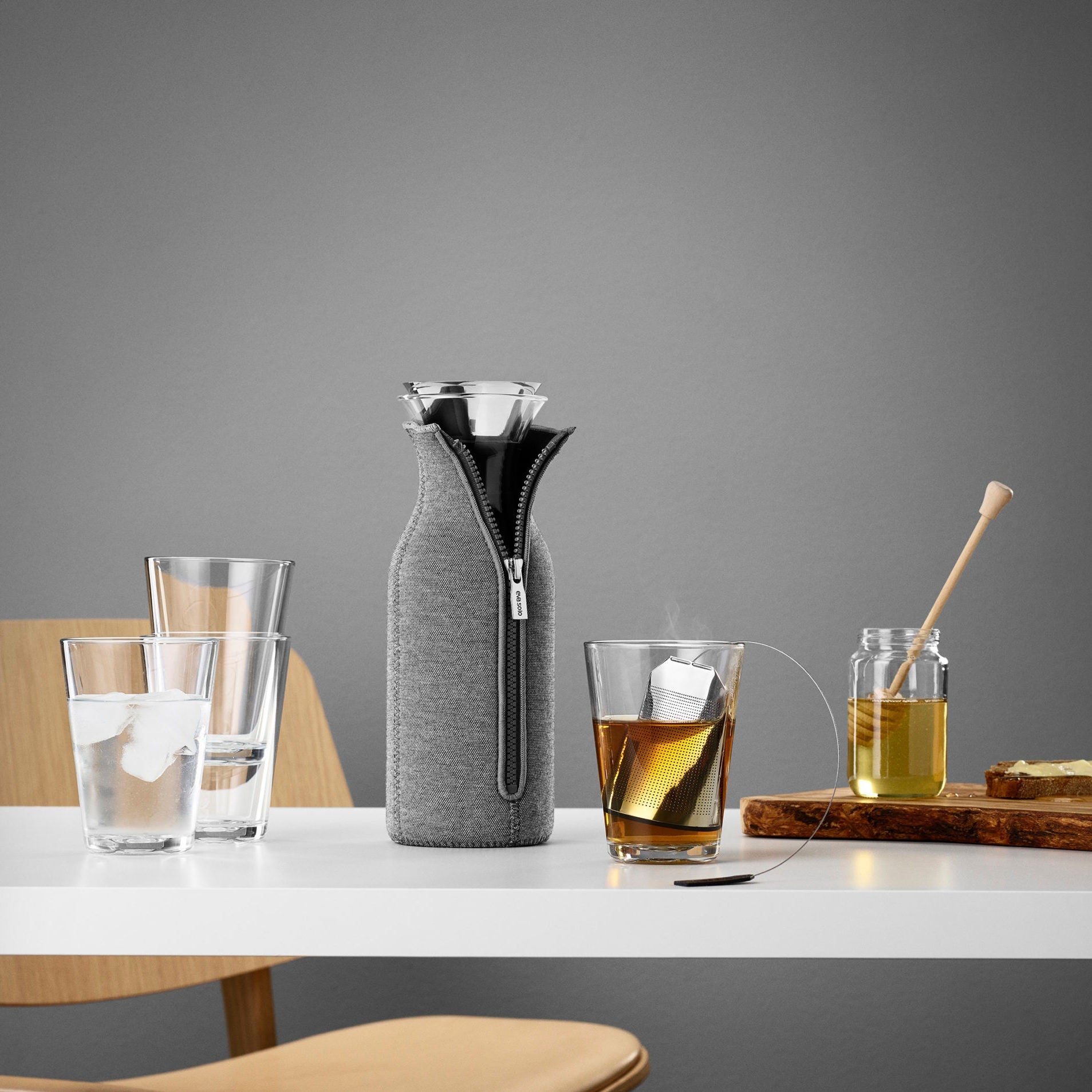 Carafe stoppe-goutte avec fourreau 1L - Carré Lumière