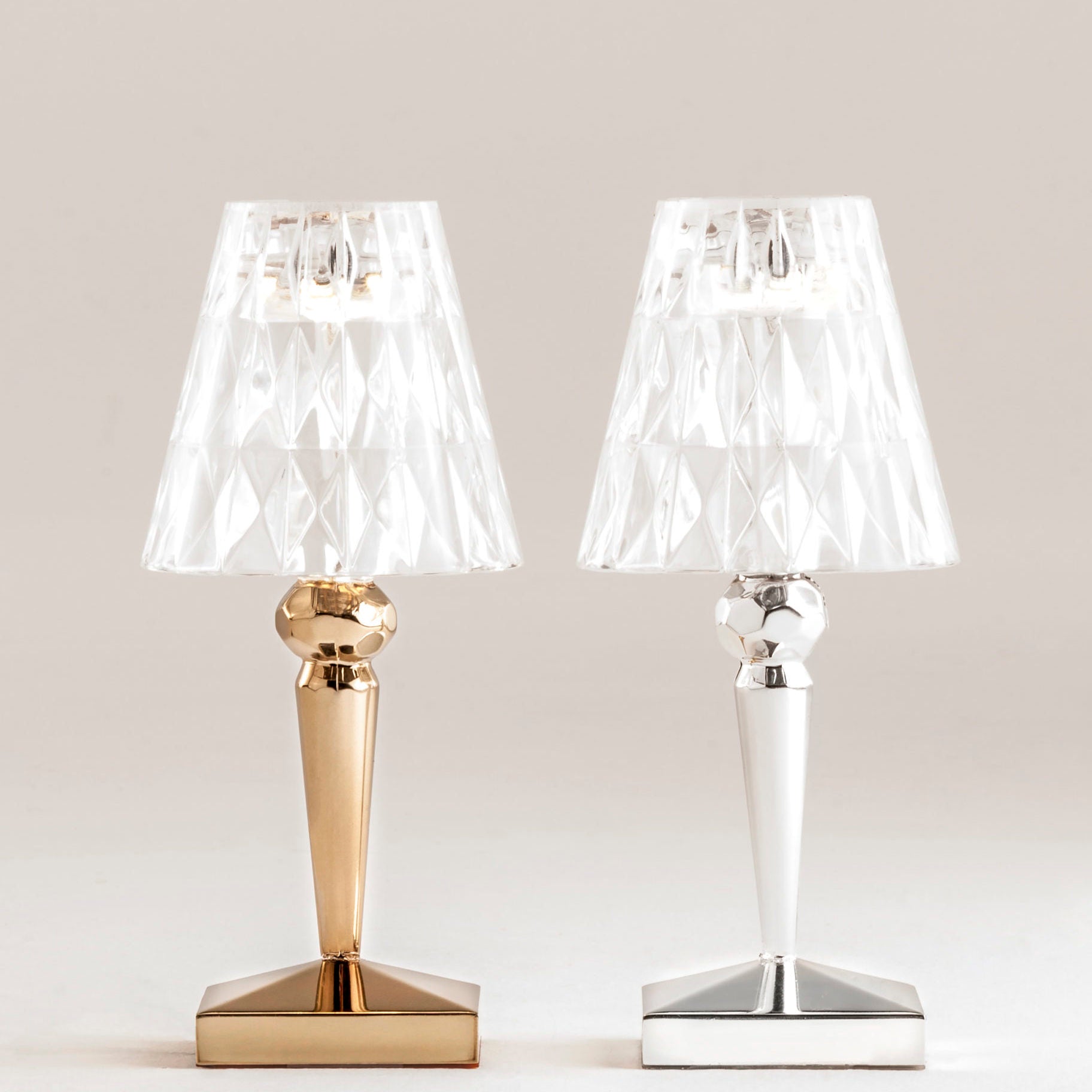 Lampe de table Battery pied métallisé - Carré Lumière