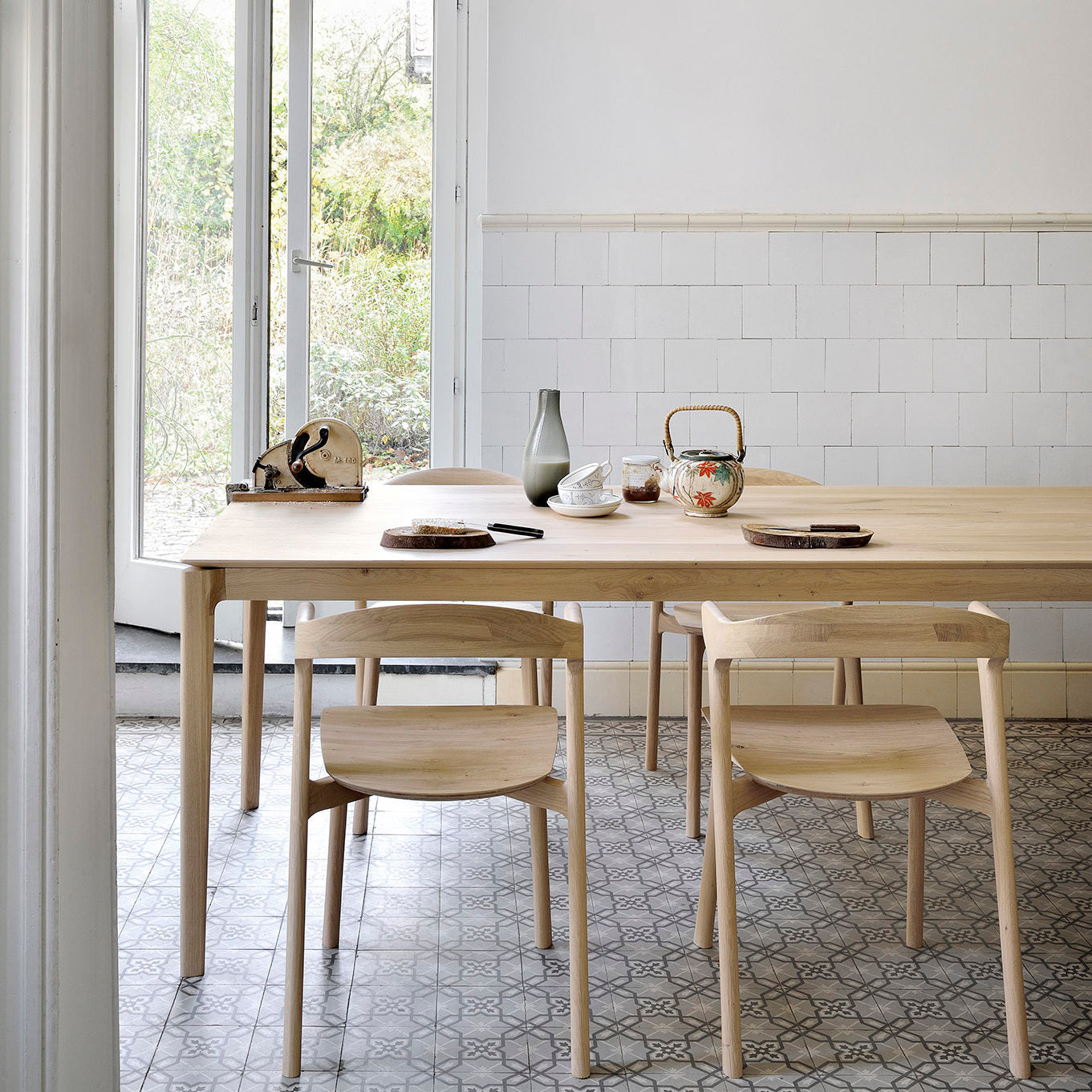 Table de repas Bok en chêne 220 x 95cm - Carré Lumière