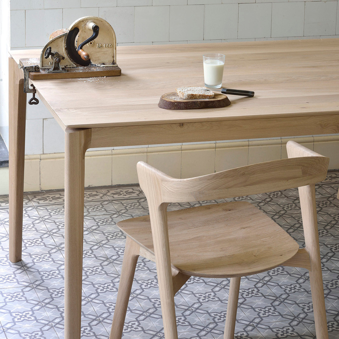 Table de repas Bok en chêne 220 x 95cm - Carré Lumière