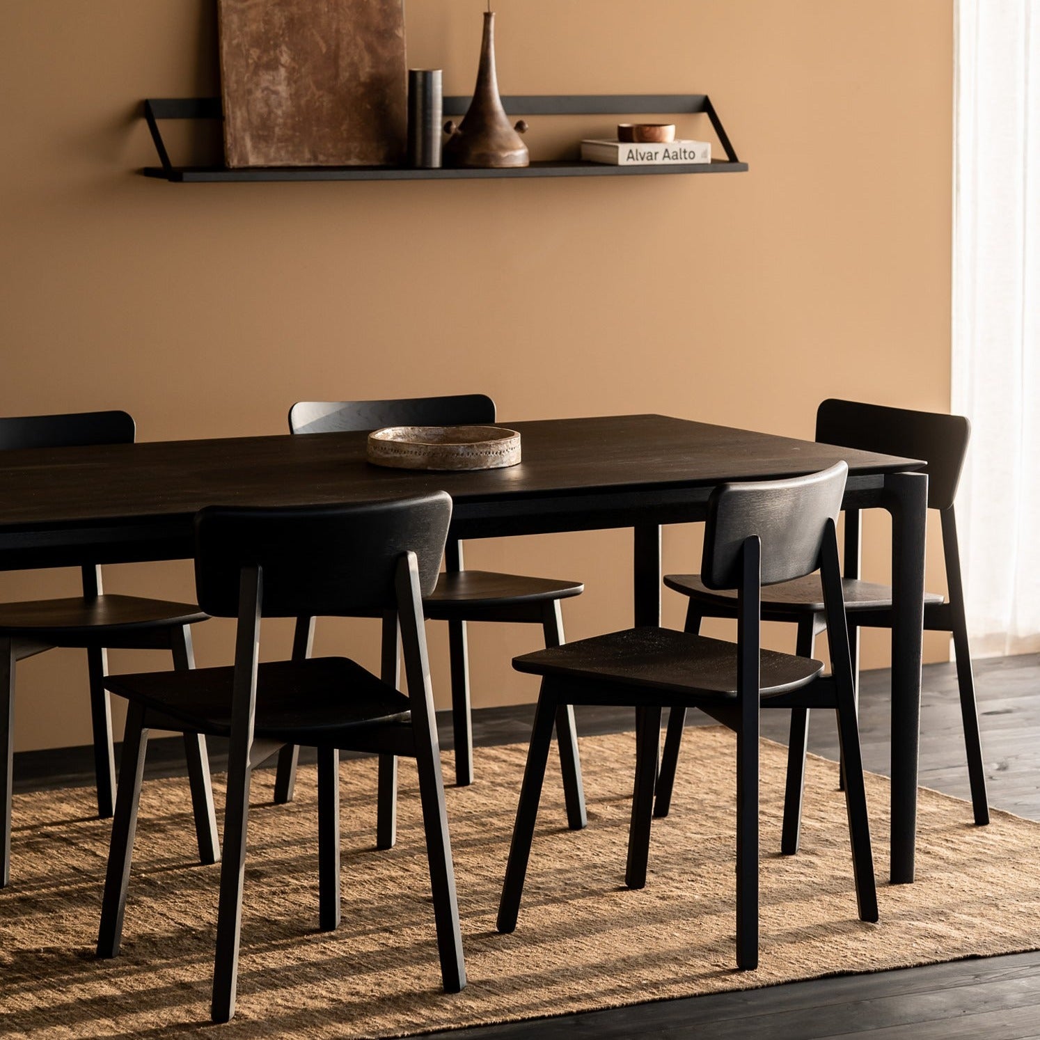 Table de repas Bok en chêne noir 200 x 95cm - Carré Lumière