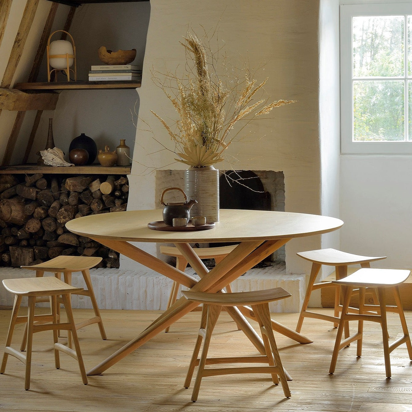 Table de repas Mikado ronde en chêne 150cm - Carré Lumière