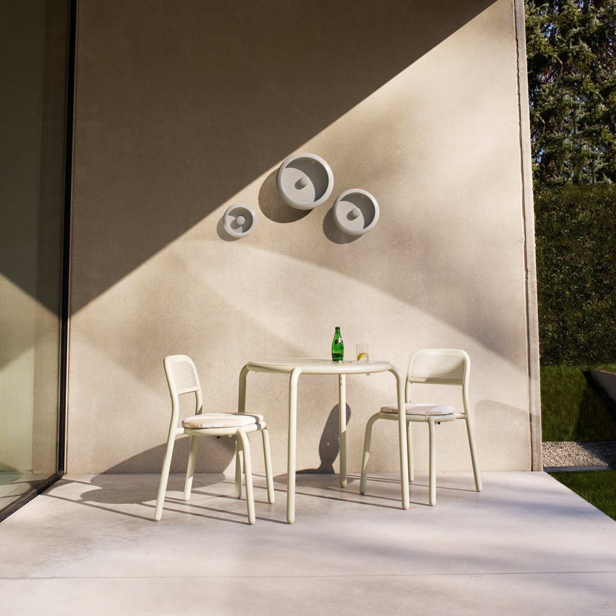 Toní Bistreau table de jardin - Carré Lumière