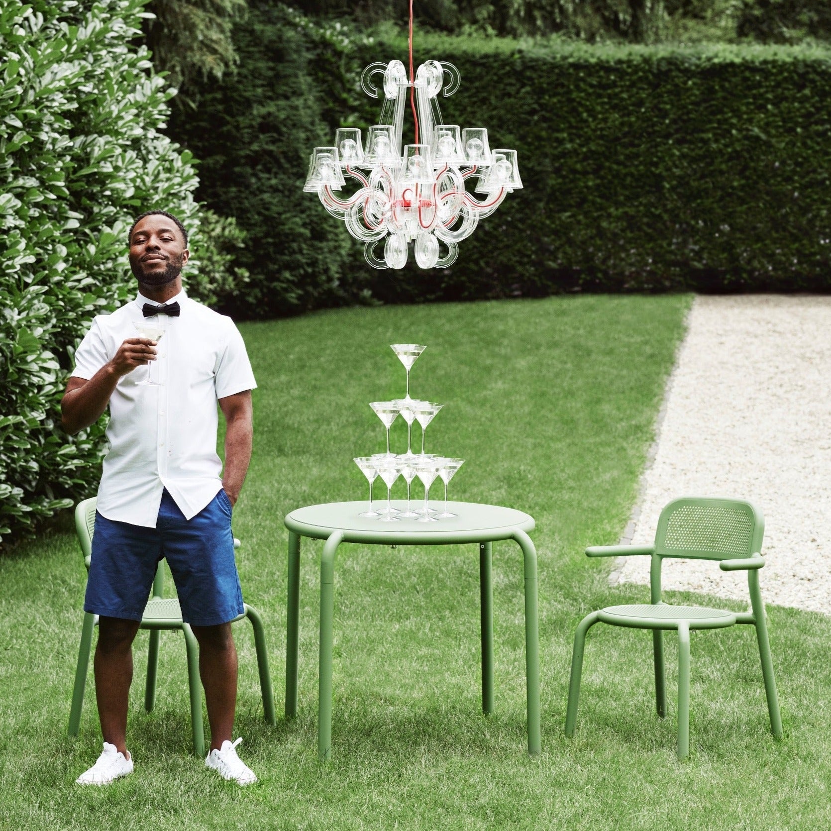 Toní Bistreau table de jardin - Carré Lumière