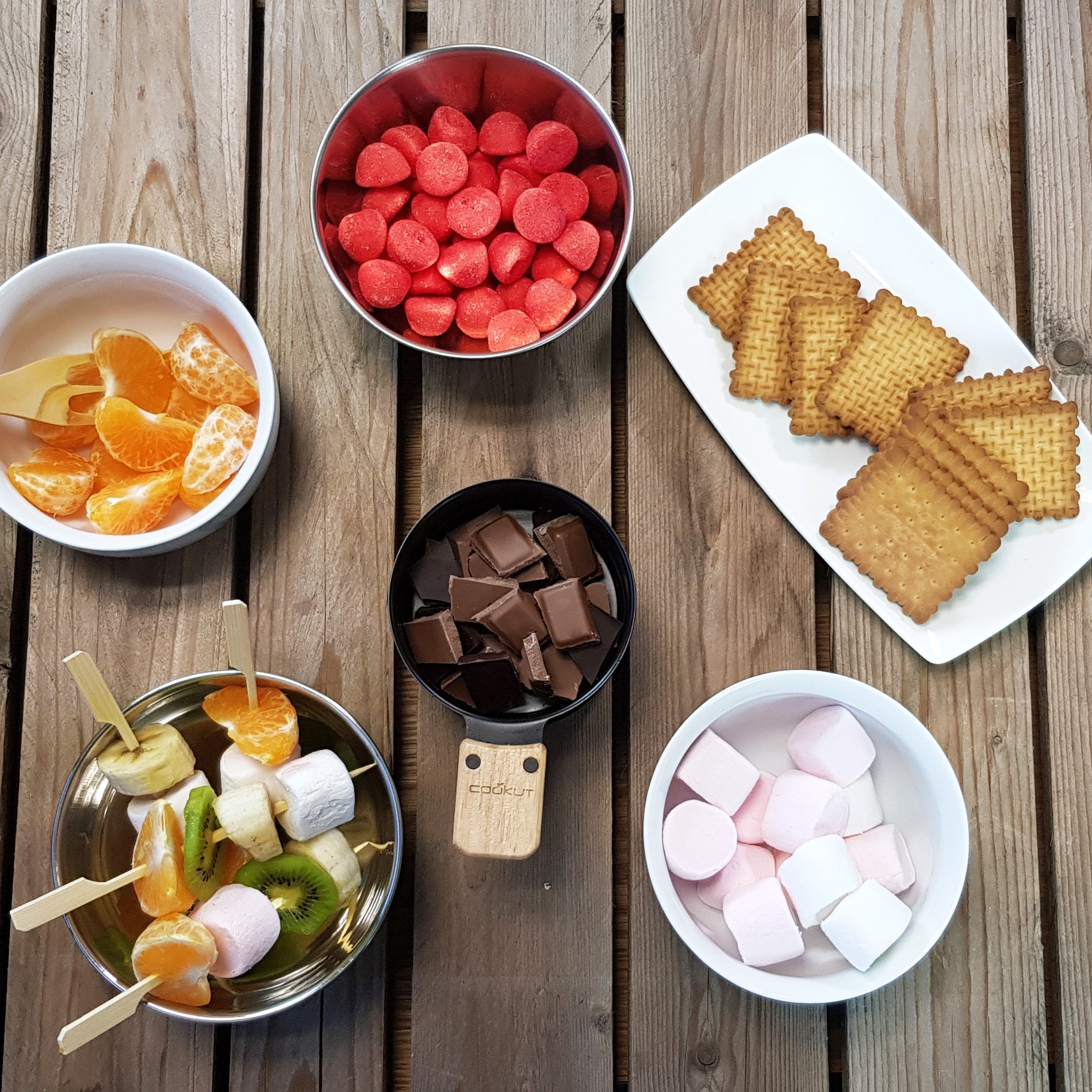 Urbn Chef Kit de fondue au chocolat avec bol en céramique bougie  chauffe-plat et 2 fourchettes : : Cuisine et Maison